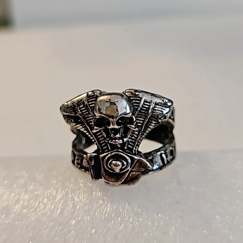 KNUCKLEHEAD & SKULL Stainless Steel Size 11 Silvertone Ring